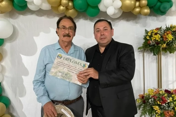 Foto - Sessão Solene em comemoração aos 26 anos de emancipação Politico - Administrativa de Capão do Cipó e entrega de diplomas de Honra ao Mérito.