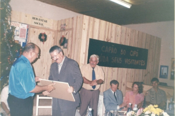 Foto - Sessão Solene de entrega de títulos de Cidadão Honorário aos Srs. Maximiliano Stacowski e Vulmar Silveira Leite, no Clube Aliança, antiga sede da Câmara de Vereadores