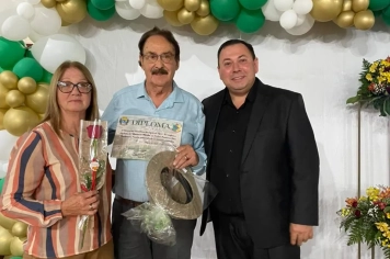 Foto - Sessão Solene em comemoração aos 26 anos de emancipação Politico - Administrativa de Capão do Cipó e entrega de diplomas de Honra ao Mérito.